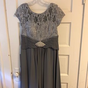 Magic Formal Moms mother of the bride dress. Gray and charcoal in color. Size 14